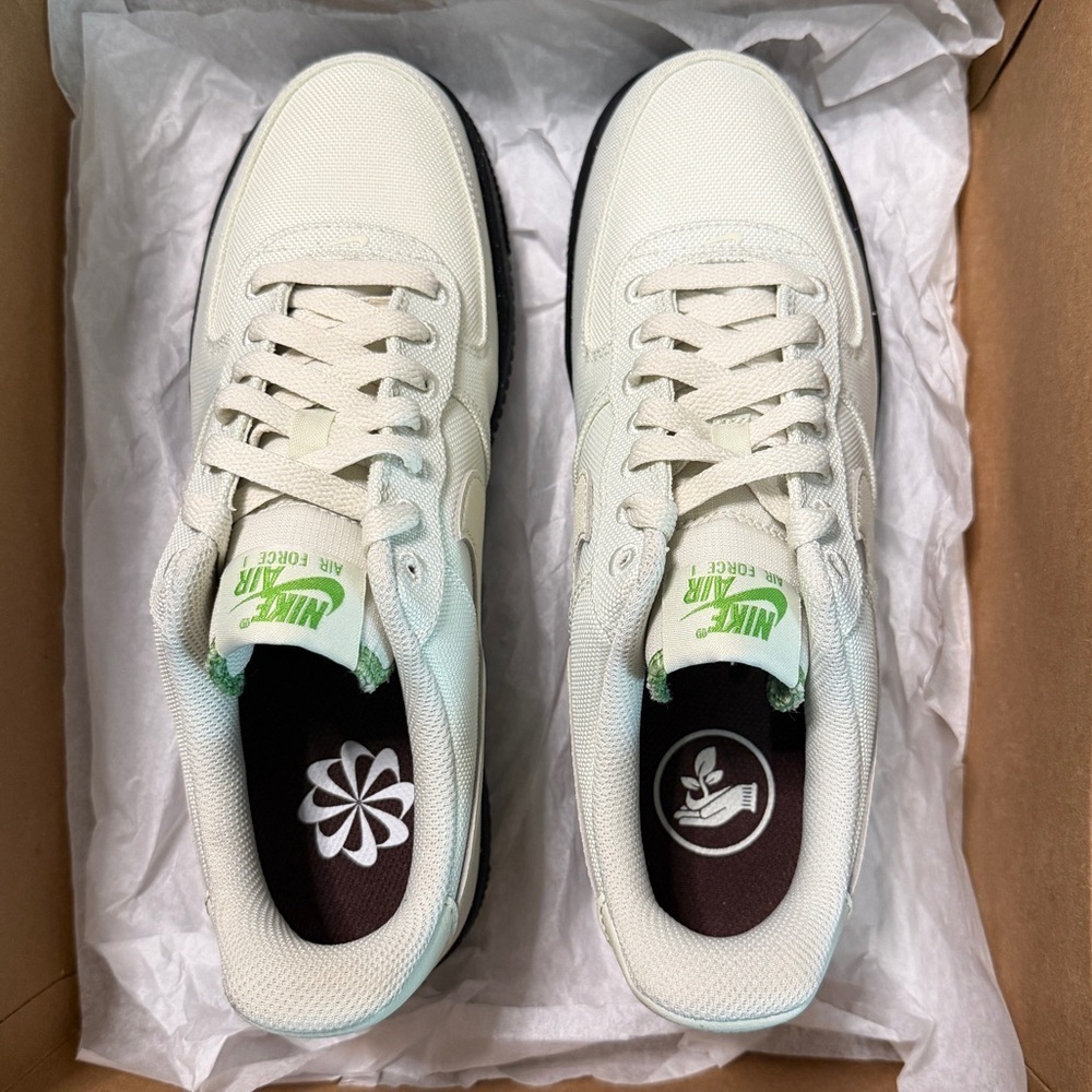 Air Force 1 🔥RARE  
Low 07
LV8 
Sea glass’
Brand new - Picture 4 of 12
